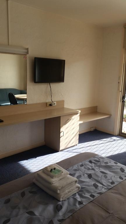 Belmore Motor Inn Yarrawonga Room photo